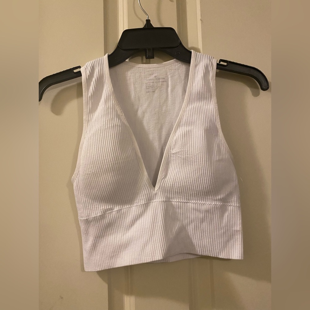 New White Ribbed V-Neck Crop Top size Medium